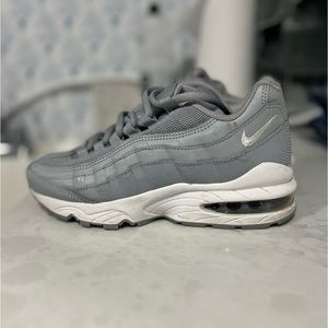 Youth Nike Air Max gray size 4Y